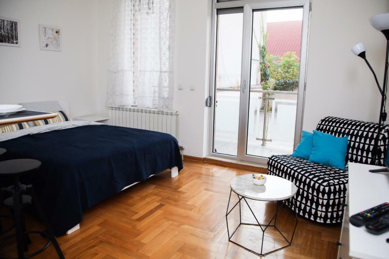 Mikele Lägenhet Belgrad Exteriör bild